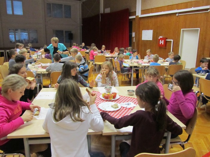 Tradicionalni slovenski zajtrk na razredni stopnji OŠ Mokronog